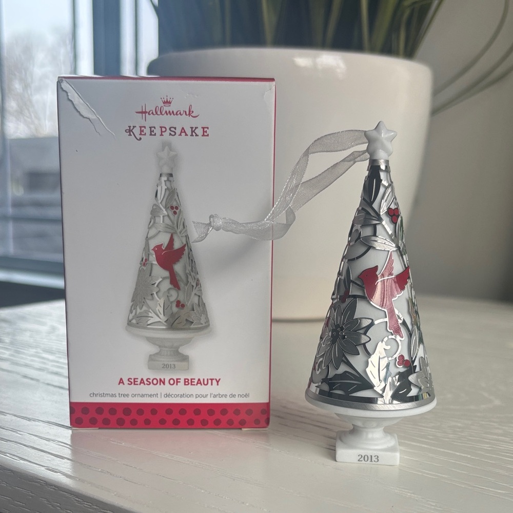 Hallmark Season of Beauty Retired 2013 Ornament - Rare